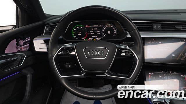 Audi e-Tron, 2020 13