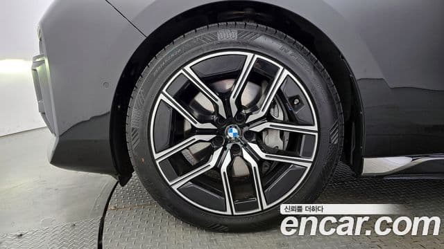 BMW 7시리즈 (G70) 740i xDrive M Sport, 2024 все фото