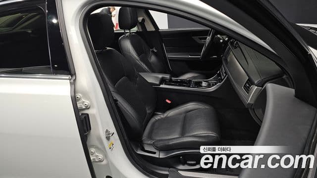 Jaguar XF (X260) Prestige, 2016 10
