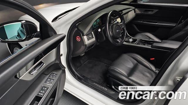 Jaguar XF (X260) Prestige, 2016 11