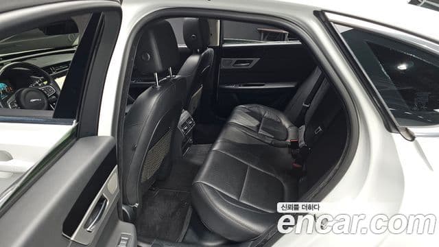 Jaguar XF (X260) Prestige, 2016 12