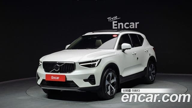 Volvo XC40 B4 Ultra Bright, 2025 1