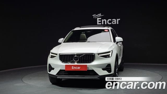 Volvo XC40 B4 Ultra Bright, 2025 3
