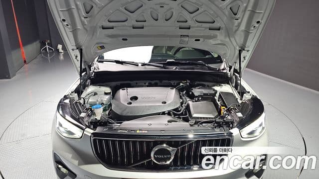 Volvo XC40 B4 Ultra Bright, 2025 6