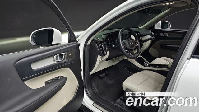 Volvo XC40 B4 Ultra Bright, 2025 11