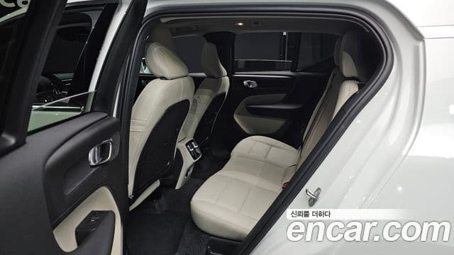 Volvo XC40 B4 Ultra Bright, 2025 12