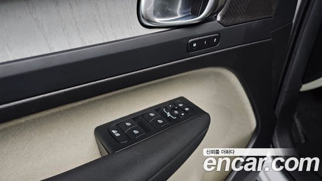 Volvo XC40 B4 Ultra Bright, 2025 17