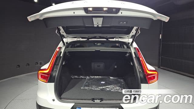 Volvo XC40 B4 Ultra Bright, 2025 20