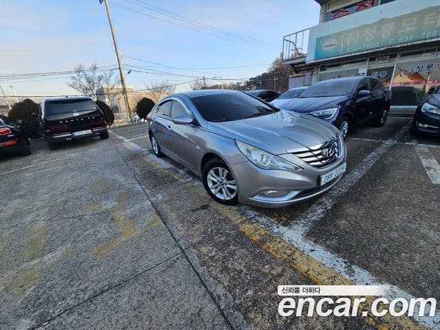 Hyundai YF Sonata LPI Deluxe, 2010 1