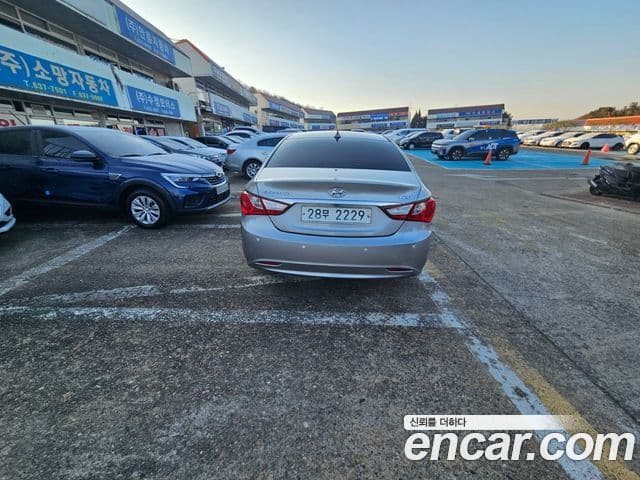 Hyundai YF Sonata LPI Deluxe, 2010 4