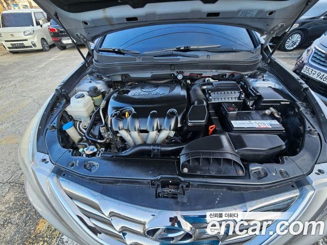 Hyundai YF Sonata LPI Deluxe, 2010 6