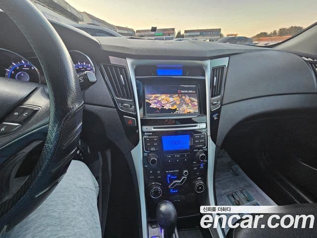 Hyundai YF Sonata LPI Deluxe, 2010 7