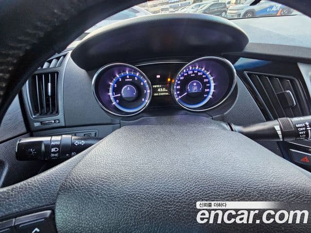 Hyundai YF Sonata LPI Deluxe, 2010 8