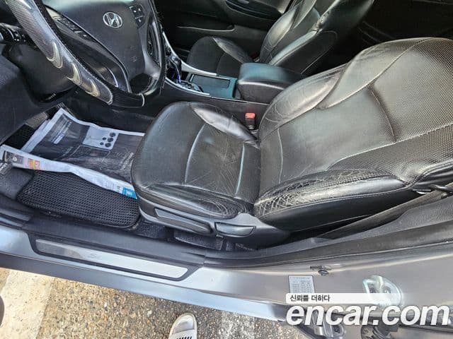 Hyundai YF Sonata LPI Deluxe, 2010 10