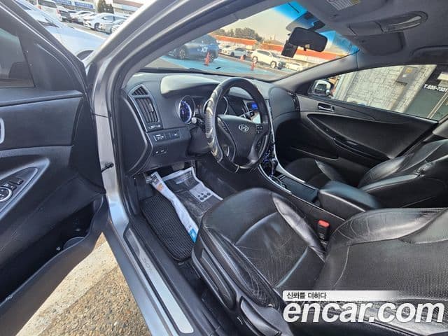 Hyundai YF Sonata LPI Deluxe, 2010 11