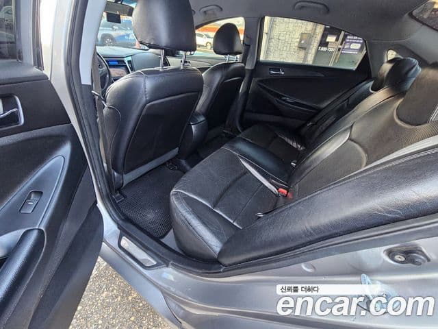 Hyundai YF Sonata LPI Deluxe, 2010 12