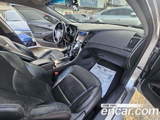 Hyundai YF Sonata LPI Deluxe, 2010 13