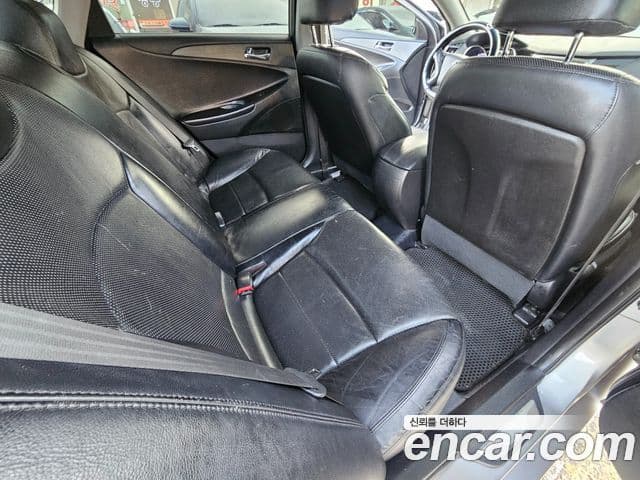 Hyundai YF Sonata LPI Deluxe, 2010 14