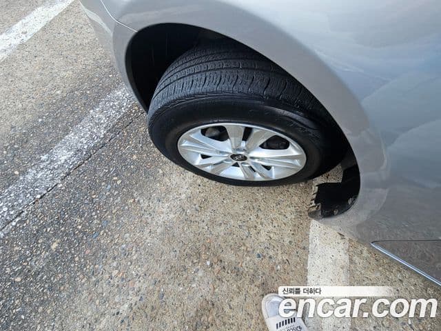 Hyundai YF Sonata LPI Deluxe, 2010 16