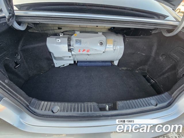 Hyundai YF Sonata LPI Deluxe, 2010 17