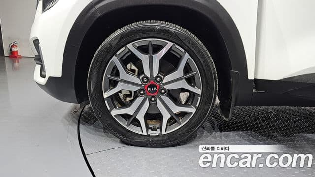 Kia Seltos Signature, 2022 все фото