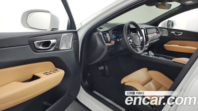 Volvo XC60 2세대 T8 Ultra Bright, 2025 10