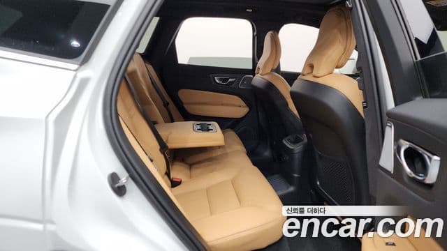 Volvo XC60 2세대 T8 Ultra Bright, 2025 12