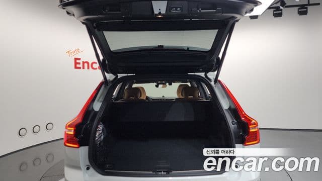 Volvo XC60 2세대 T8 Ultra Bright, 2025 20