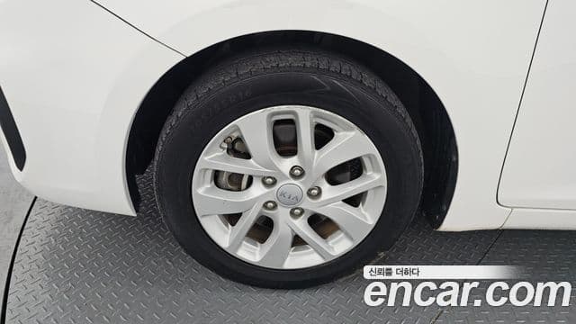 Kia The / новый New Carens 2.0 LPI Deluxe(арендный автомобиль), 2018 все фото