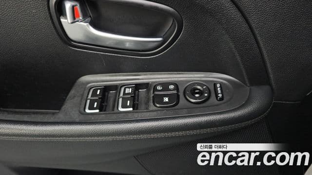 Kia The / новый New Carens 2.0 LPI Deluxe(арендный автомобиль), 2018 17