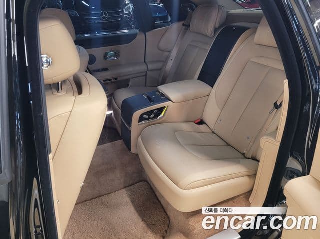 Rolls-Royce 고스트 2세대 6.7 EWB V12, 2023 10