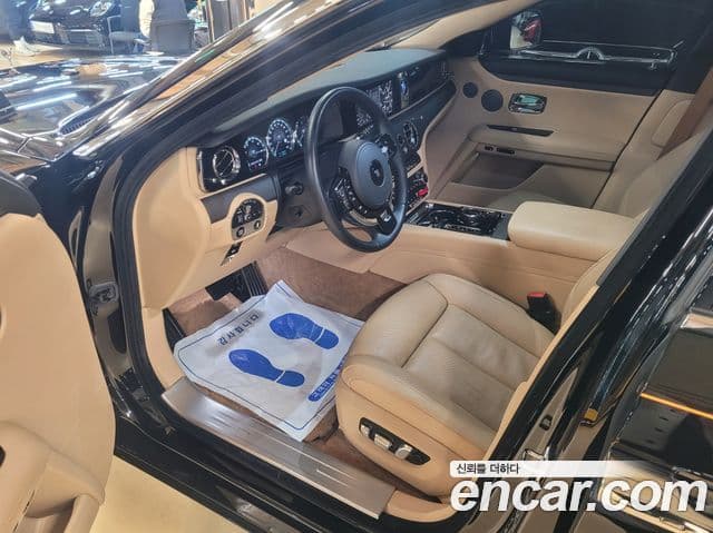 Rolls-Royce 고스트 2세대 6.7 EWB V12, 2023 18