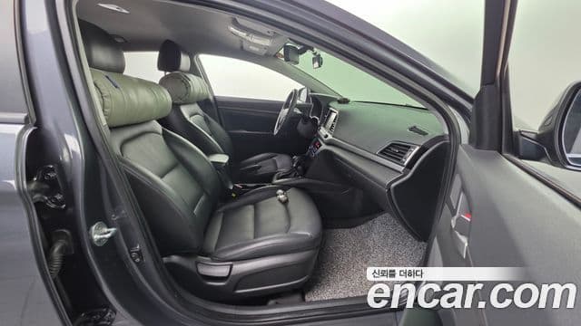 Hyundai Avante AD 1.6 GDI Value Plus, 2018 10