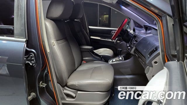 KG모빌리티(SsangYong) Korando 투리스모 4WD GT 11인승, 2014 12