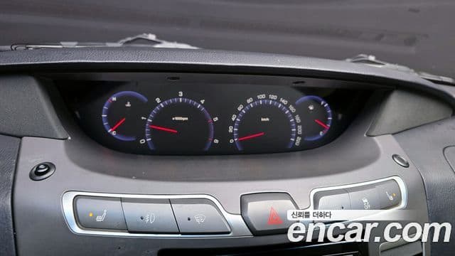 KG모빌리티(SsangYong) Korando 투리스모 4WD GT 11인승, 2014 17