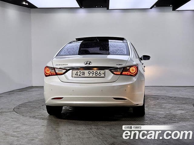 Hyundai YF Sonata люксовая версия, 2010 3