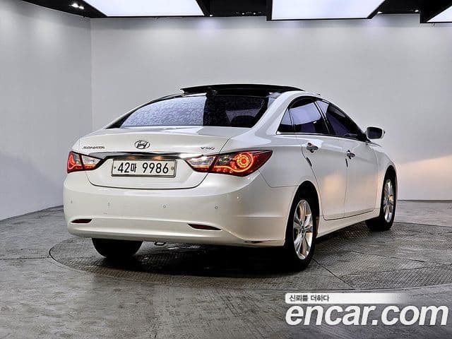 Hyundai YF Sonata люксовая версия, 2010 4