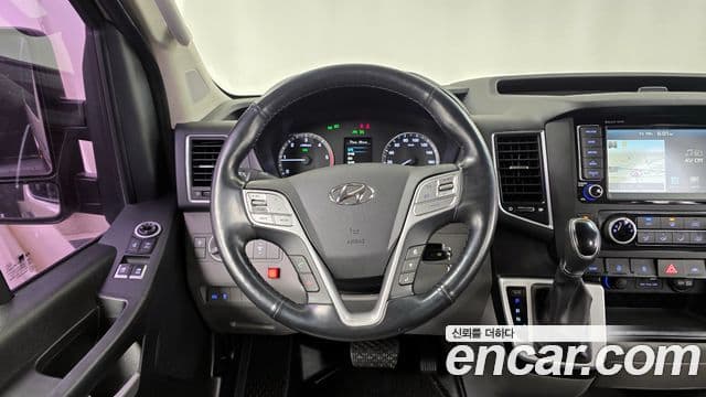 Hyundai 쏠라티 лимузин, 2018 13