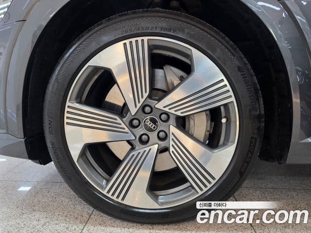 Audi e-Tron 55 Quattro Sportback, 2022 все фото