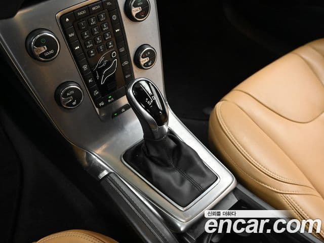 Volvo V40 2세대, 2018 10