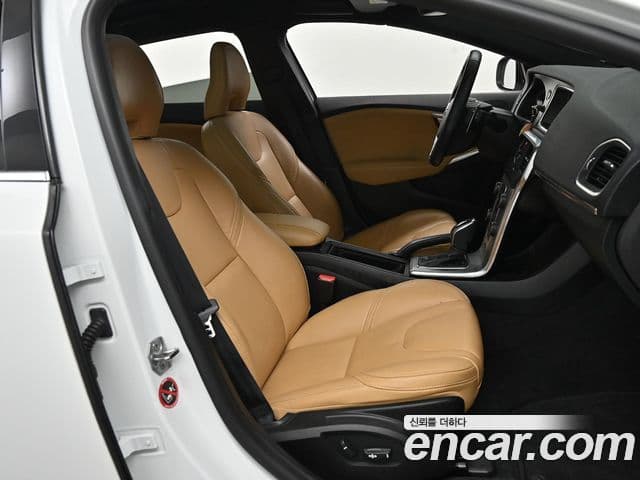 Volvo V40 2세대, 2018 11