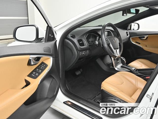 Volvo V40 2세대, 2018 12