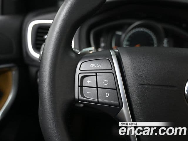 Volvo V40 2세대, 2018 18