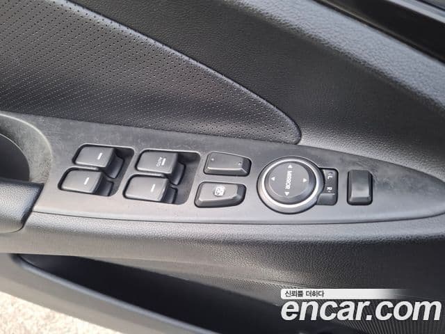 Hyundai YF Sonata топовая версия, 2010 13