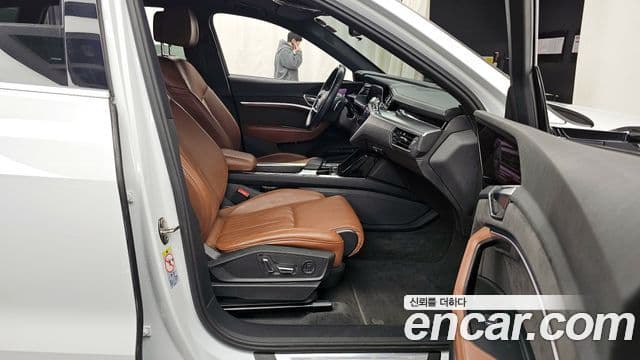 Audi e-Tron, 2021 11