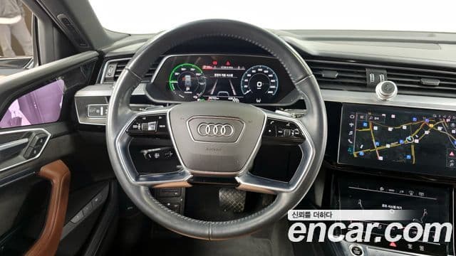 Audi e-Tron, 2021 13