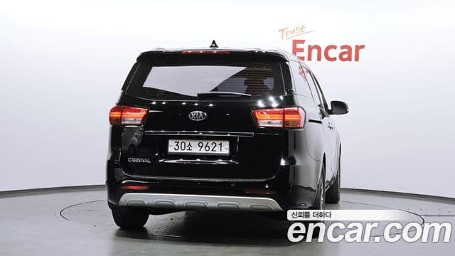 Kia All New Carnival Luxury, 2018 4