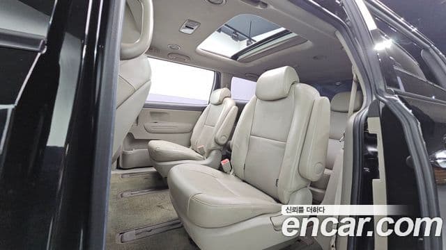 Kia All New Carnival Luxury, 2018 12