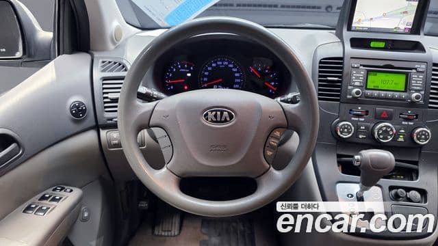 Kia Carnival R Grand Carnival GX, 2013 14