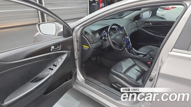 Hyundai YF Sonata Luxury, 2012 11